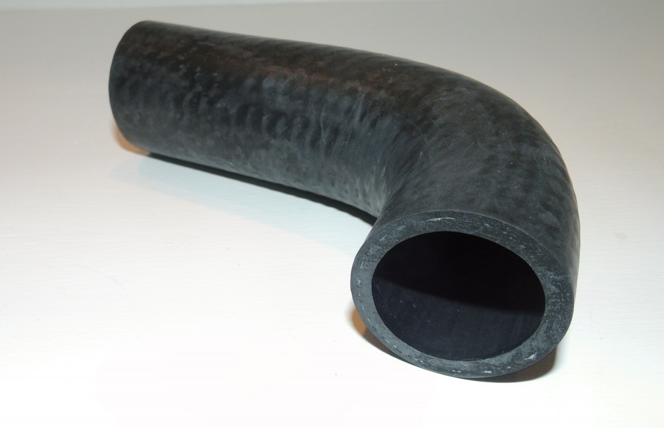Perkins koelwaterslang onder, binnendoorsnee 32mm.