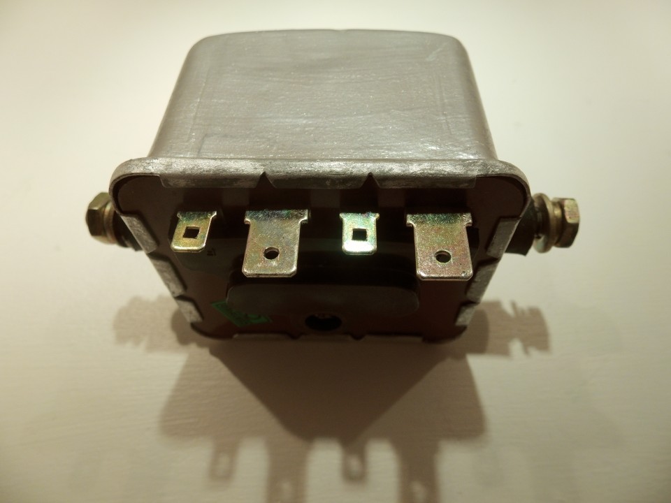 Spanningsregelaar met zijmontage en met stekkermontage voor MF